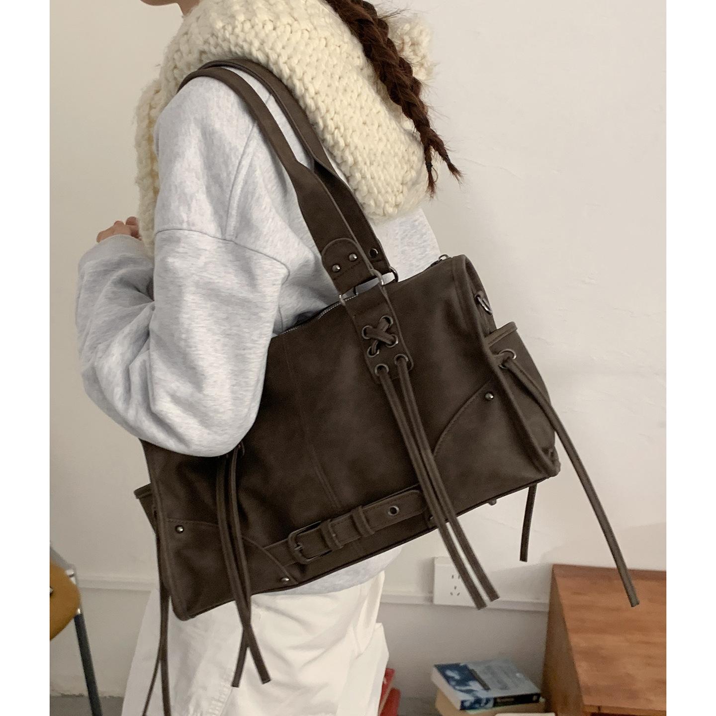 

Сумка-тоут в стиле пустоши, ручная сумка-локомотив, женская, 2025, новая, трендовая, корейская, ретро, премиальная, большой вместимости, подмышечная сумка No specification кофейный