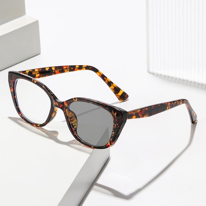 Photochromic Spring Leg Myopia Glasses Cat-Eye with Pin-Plugged Indoor/Outdoor Dual-Use Anti Blue Light Minus Diopter Eyeglasses