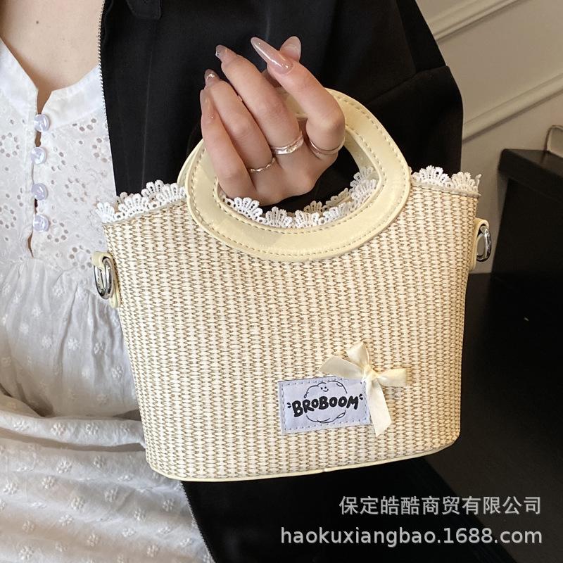 Large Capacity Straw Woven Bag Women's Summer 2025 New Casual Niche Messenger Bag Popular Portable Woven Bucket Bag