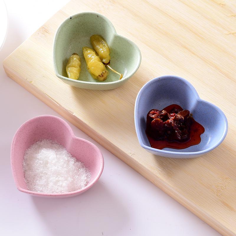 Creative Heart-Shaped Wheat Straw Seasoning Dish - Ideal for Vinegar, Soy Sauce & Dipping