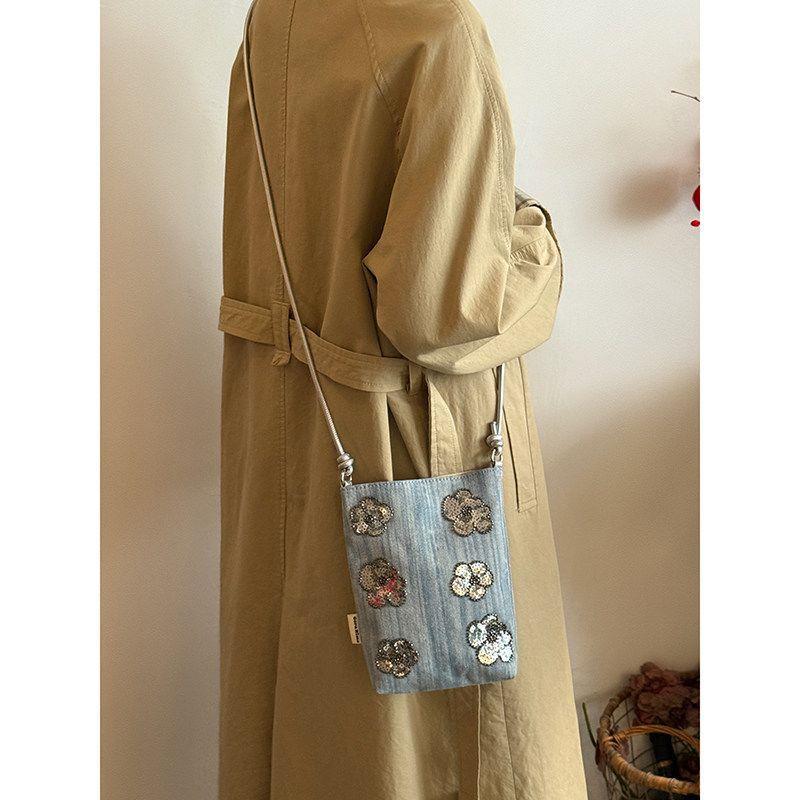 Decorative Mobile Phone Bag - Trendy, Versatile, Small Shoulder-slung Bag for Women, Suitable for Casual Commutes.