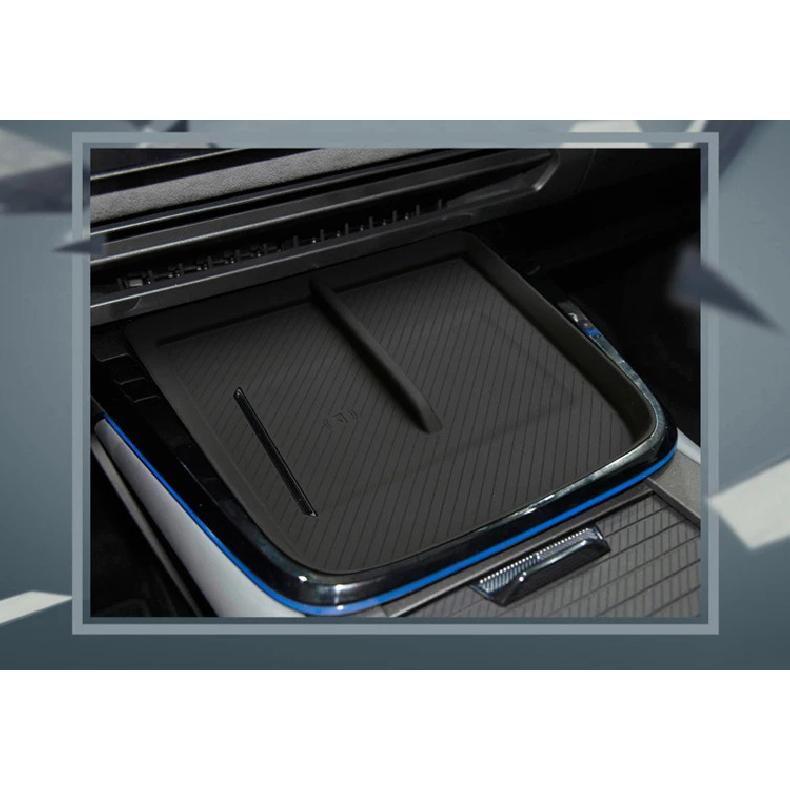 For Lynk & Co 08 Car Styling Central Control Wireless Charging Silicone Pad Central Storage Dustproof Mat Auto Acccessories