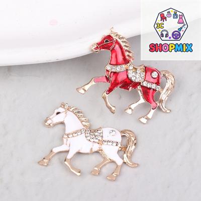 Rhinestone Classic Horse Brooches For Women Versatile Animal Lapel Pins Clothing Corsage Jewelry Accessories New Year Gifts