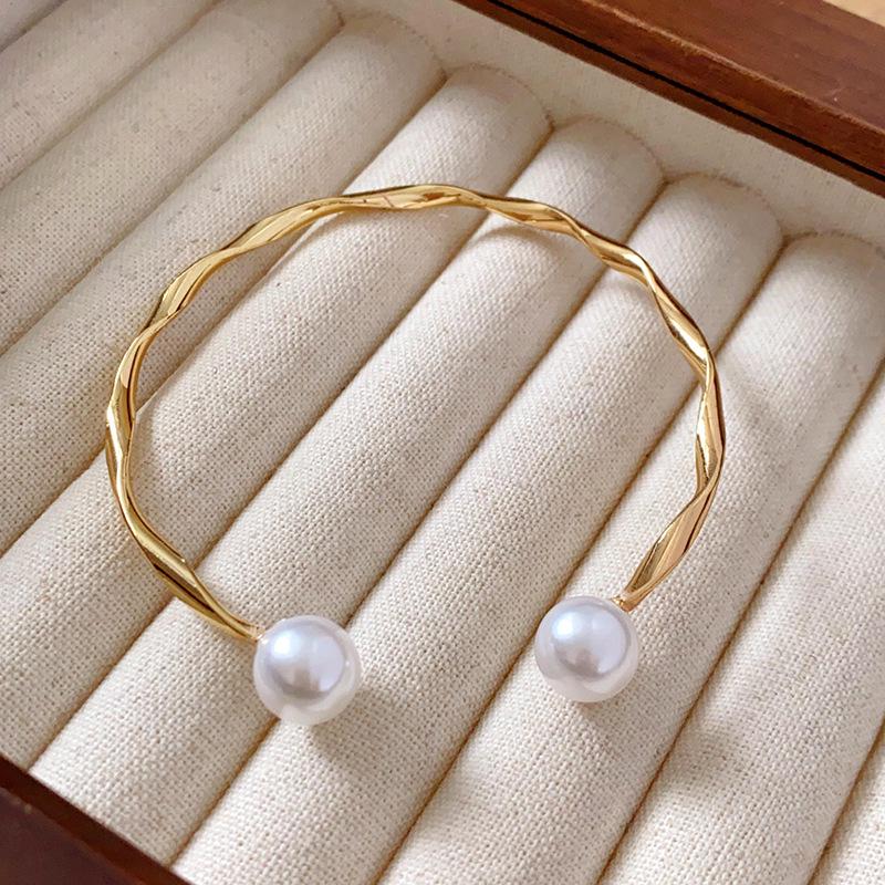 Minimalist Metal Grid Bracelet - European & American Fashion Niche, High-end Style Hand Jewelry