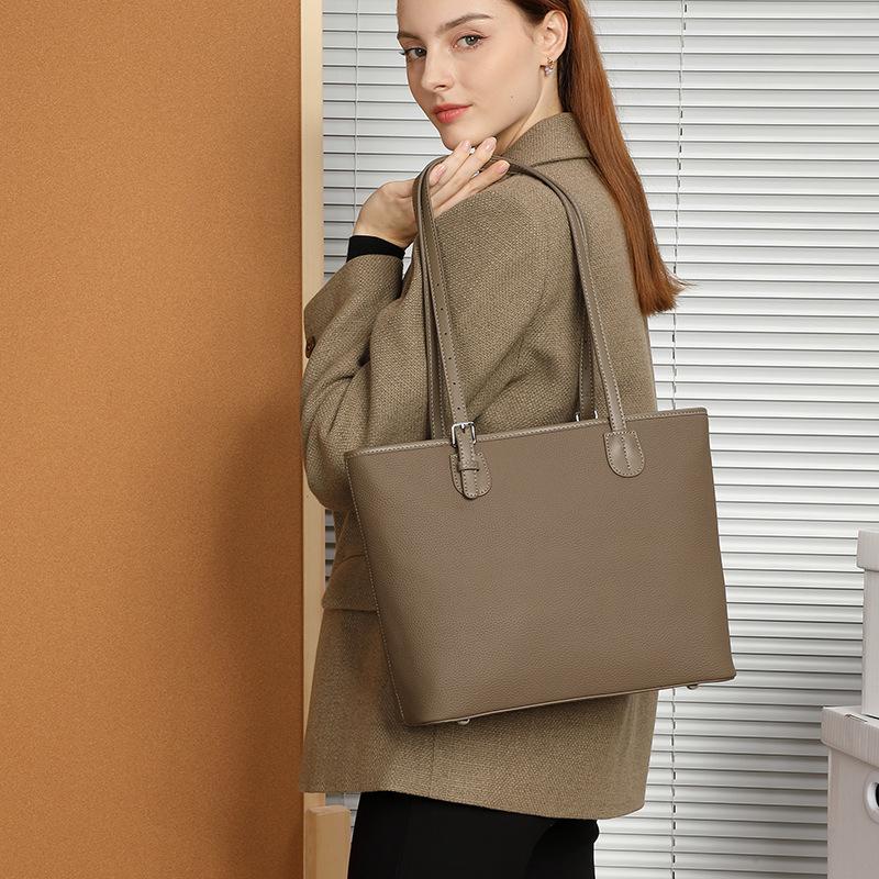Large Capacity Tote Bag Of Women's Genuine Leather 2025 High-end Niche Single Shoulder Fashionable Versatile Bucket