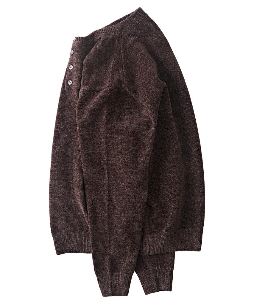 ANALOG MOOD Velour Refined Henley Neck Round Knit (Brown)