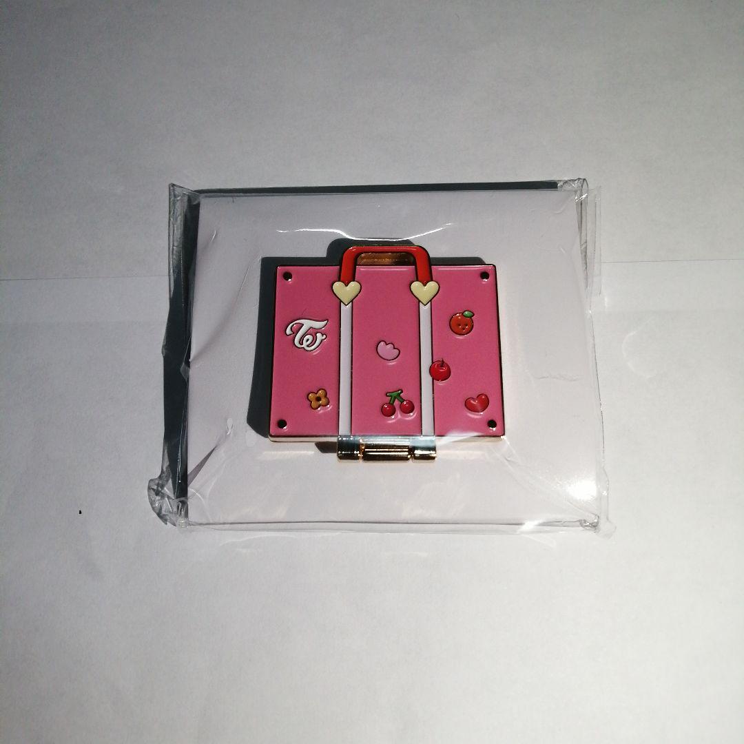 

[USED] TWICE TWICE5 Hinge Pin Badge Momo Mobley