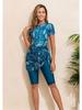 Bikini a tre pezzi alla moda con stampa a foglie, cerniera, gonna annodata e pantaloncini per la spiaggia estiva
