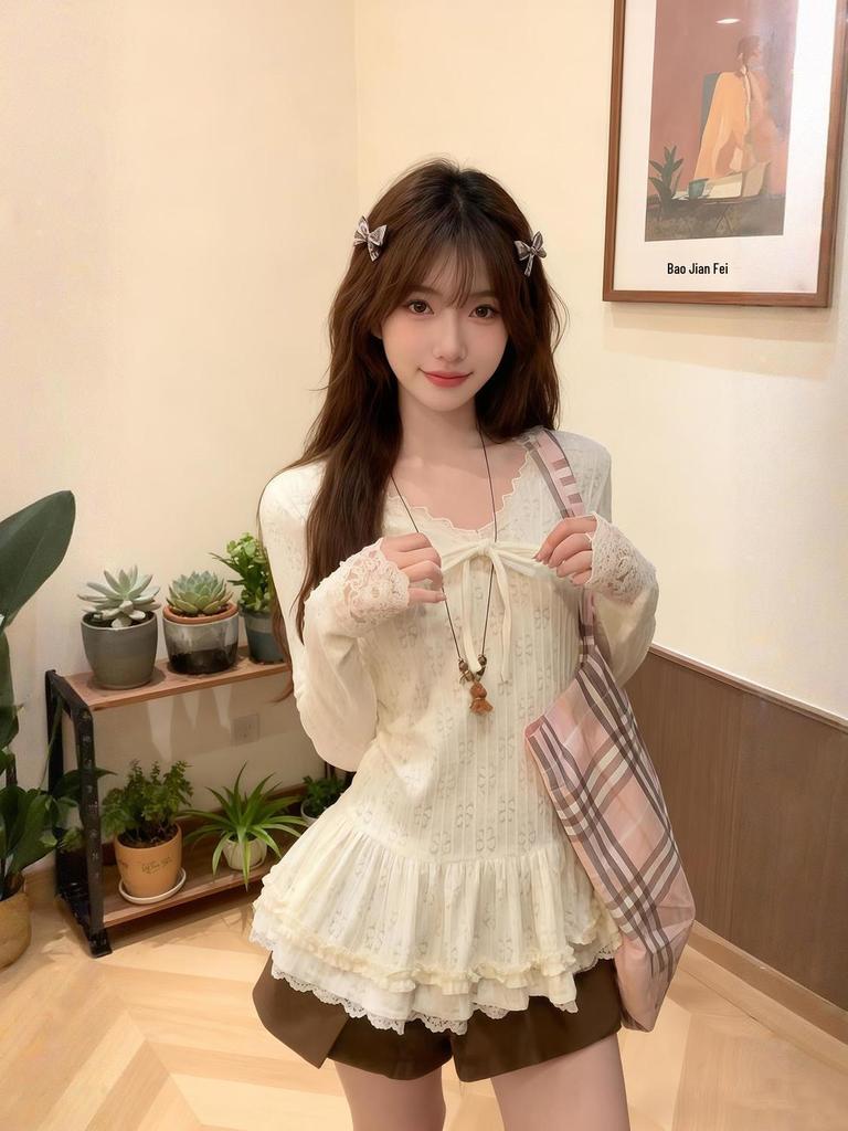 Korean Sweet Lace V-Neck Long-Sleeve Top - Women’s Autumn/Winter Slimming Ballet-Style Base Layer Shirt