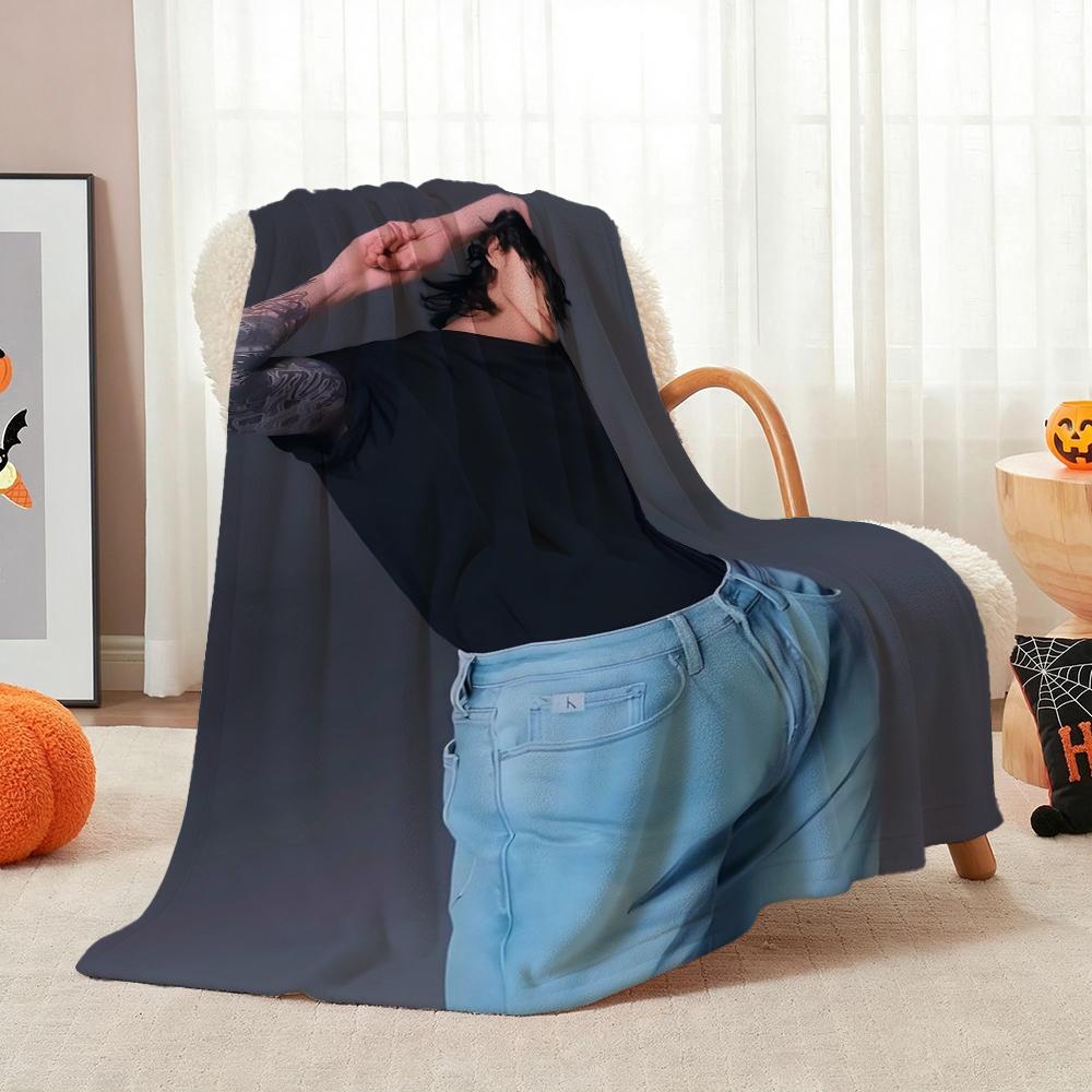 Edgy Fashion Style Black Theme Blanket Suitable For All Seasons For Outdoor Travel Home Decor Valentine'S Day Gift