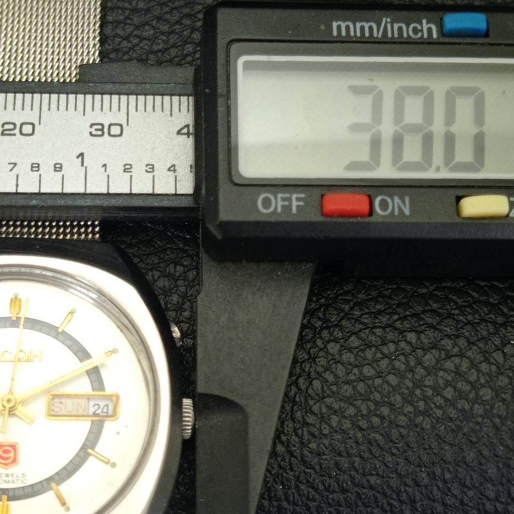 Ricoh R31 AUTOMATIC JAPAN MENS VINTAGE SILVER COLOR DIAL WATCH A701931-5 R207-a701931