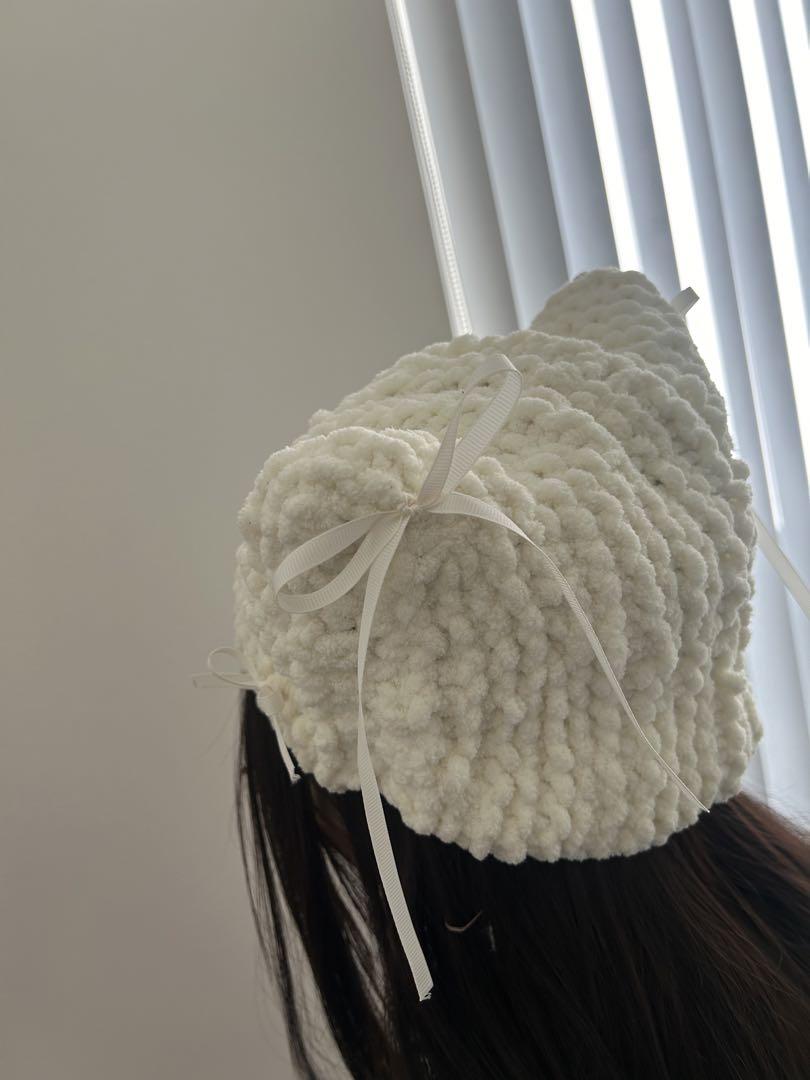 

[USED] •Knitted hat with cat ears by Le Sserafim, Sakura Miyawaki style, latest Korean style