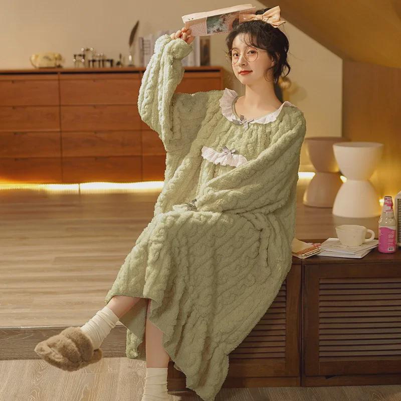 Women's Long Sleeve Fleece Nightdress - Warm, Over-the-Knee, Thick Plus Velvet Flannel, Large Size.