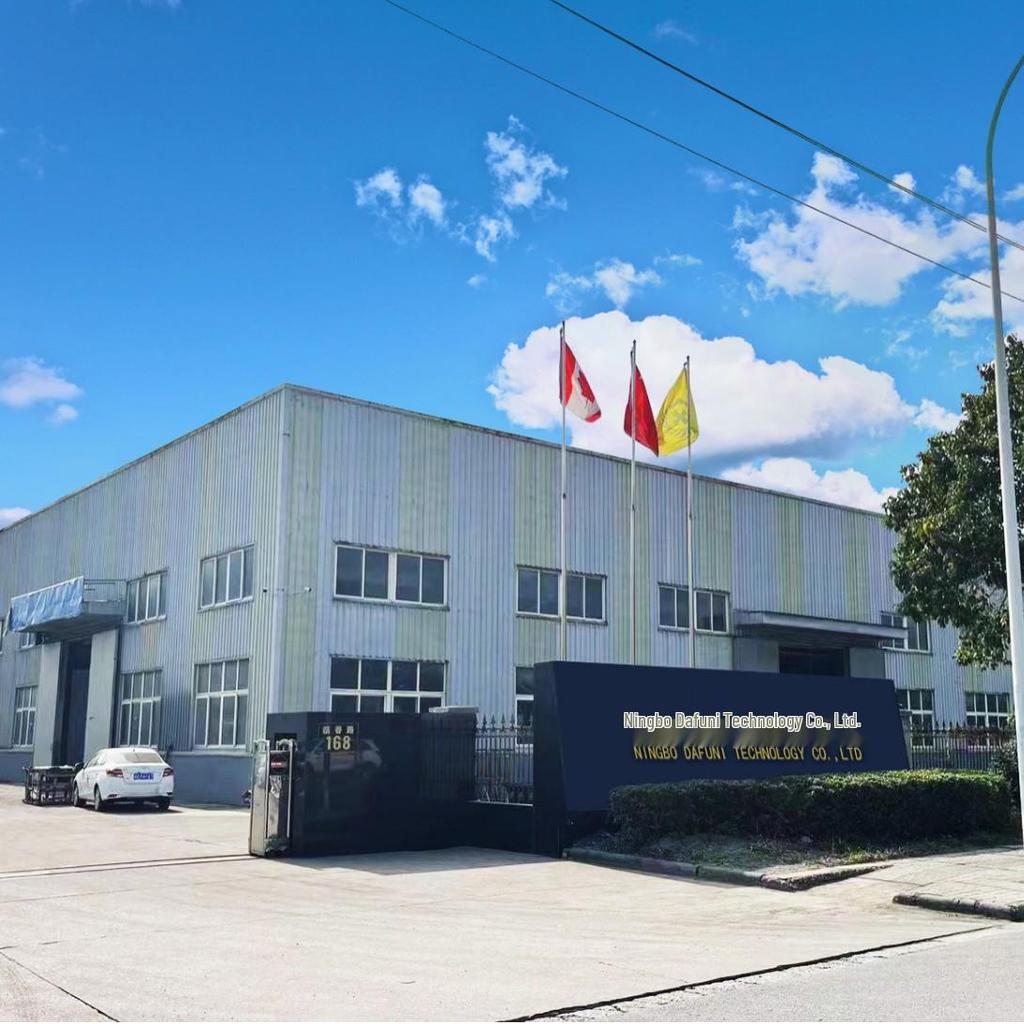 Large Stackable Extra-Thick Plastic Storage Box with Lid for Logistics