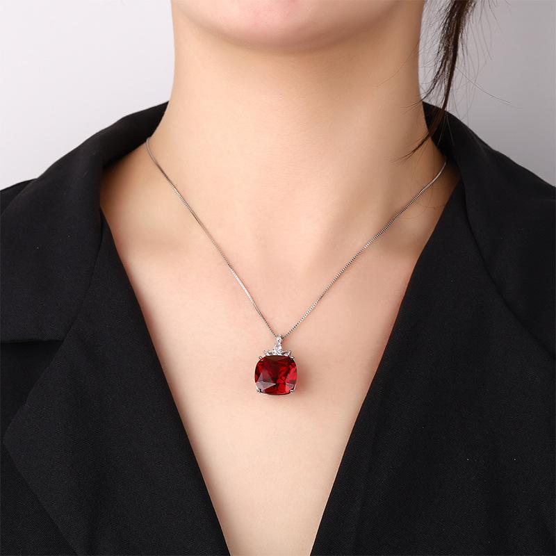 Jewelry Simulation Colored Treasure Corundum Simple Exquisite Pendant Necklace Main Stone 16 * 16