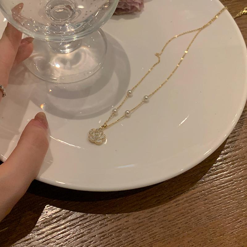 Luxury Women's Necklace Elegant Flower Sweater Chain Korean Women's Necklace Temperament Party Versatile Necklace Simple Sexy Necklace Flower Necklace
