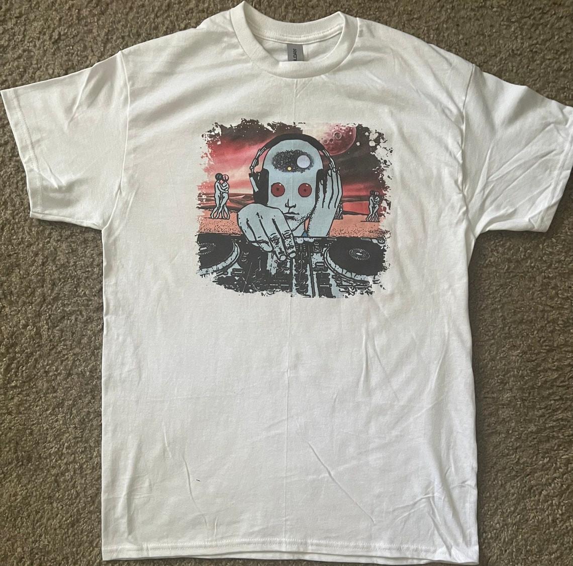

Fantastic Planet Sci-fi movie weird white t-shirt XXXL