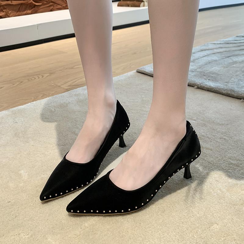 

Fashion Women High Heels Metal Bead Rivet Pumps Sexy Club Scarpins Party Kitten Low Heels Lady Retro Pointed Toe Shoes 35 чёрный