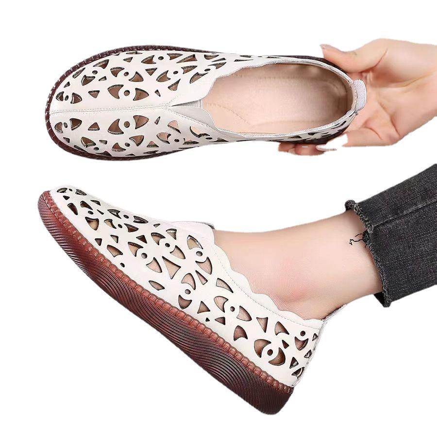2025 New Large Size Breathable Hollow Mother Hole Moving Shoes Women's Flat Bottom Round Head Soft Sole Middle-aged and Elderly Women's Sandals