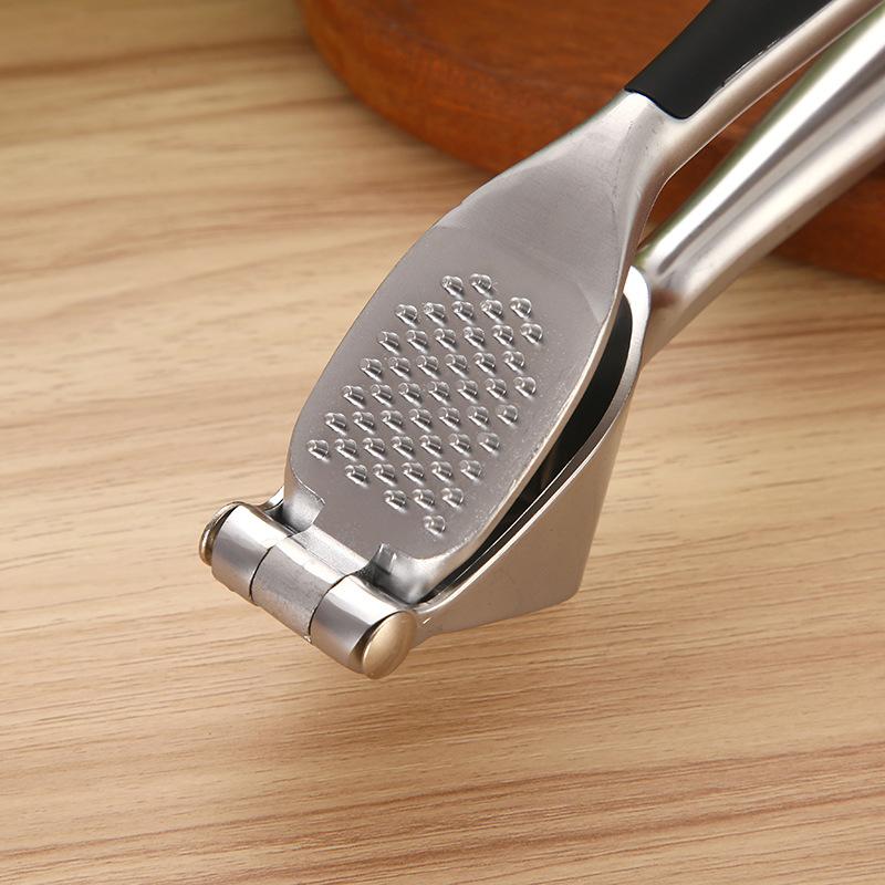 Heavy Duty Zinc Alloy Garlic Press Ergonomic Non-slip Handle Durable Ginger Crusher for Home Meal Preparation