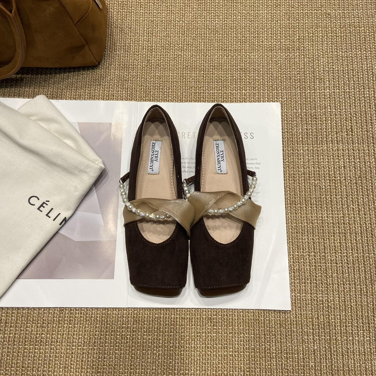 

Туфли Мэри Джейн с квадратным носком, нишевые, ретро, из замши, весенние новинки, сказочный стиль, жемчуг, с юбкой, мягкие балетки 39 коричневый