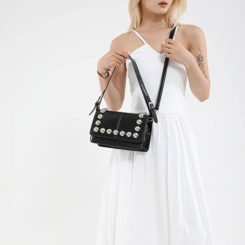 Bags This Year's Popular Bag 2025 New Korean Version Fashion Rivet Shoulder Bag Women's Versatile Messenger Small Square Bag