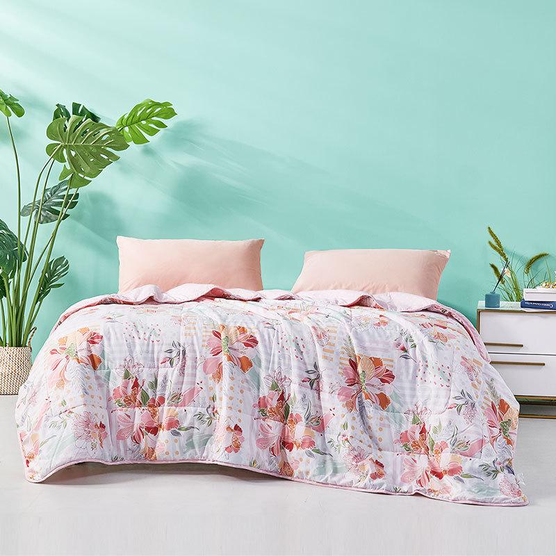 

Washable Antibacterial 7-Hole Summer Quilt