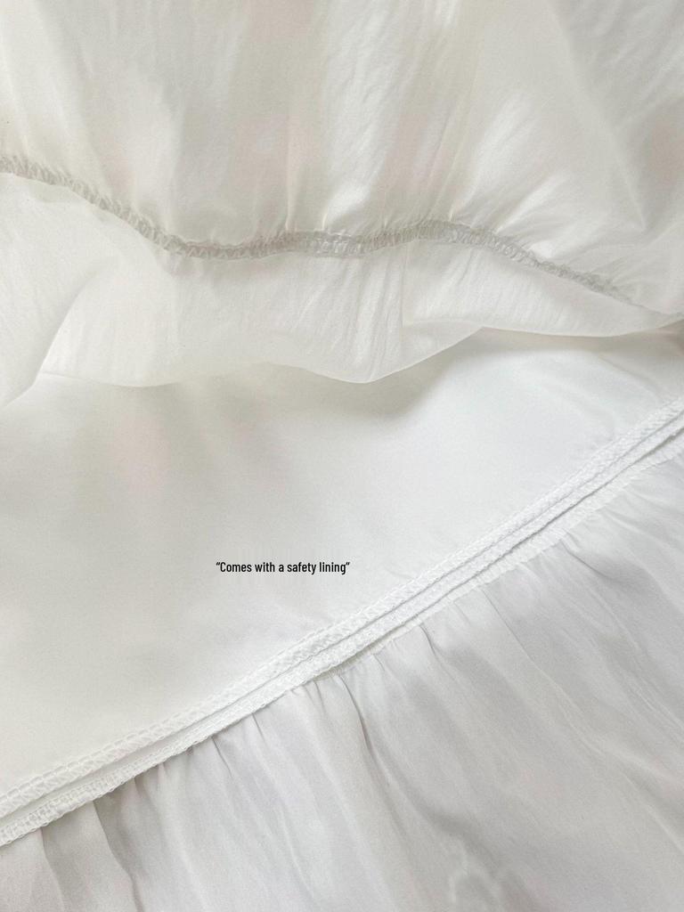 Weißer Sommerrock in A-Linie mit Spitzenbesatz: Süßer & Schlankmachender Stil