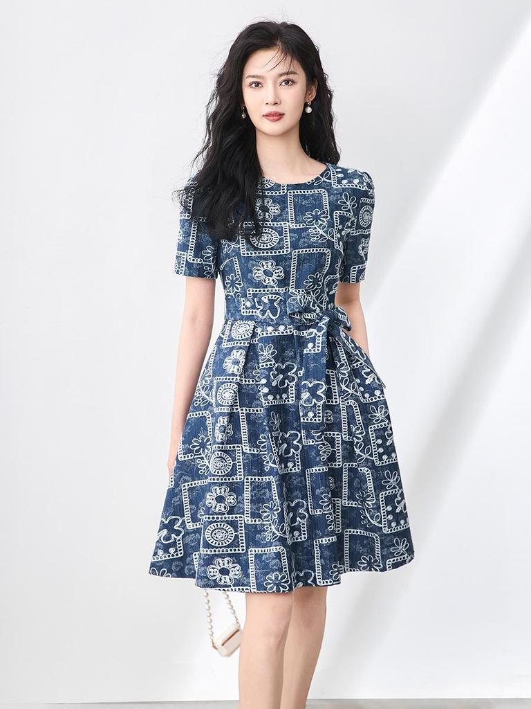 High-End Exquisite Crew Neck Embroidered Lace-Up Summer Dress