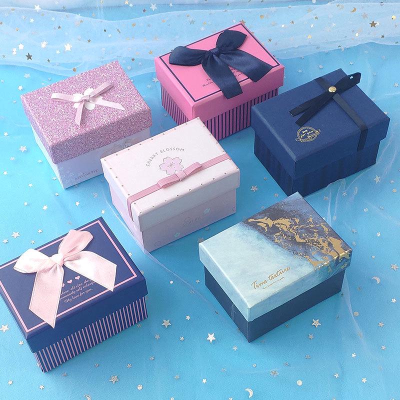 Elegantní dárková krabička na rtěnku, šperky nebo svatební cukroví