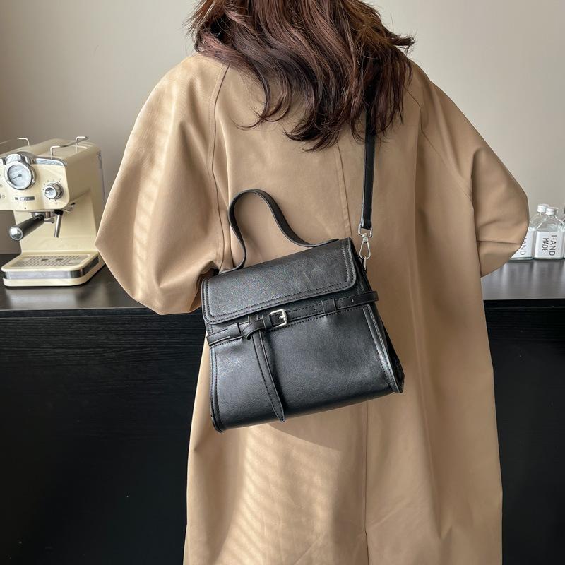 Niche Design Retro Handbag 2025 Autumn and Winter New Texture Handbag Korean Solid Color Messenger Bag Small Square Bag
