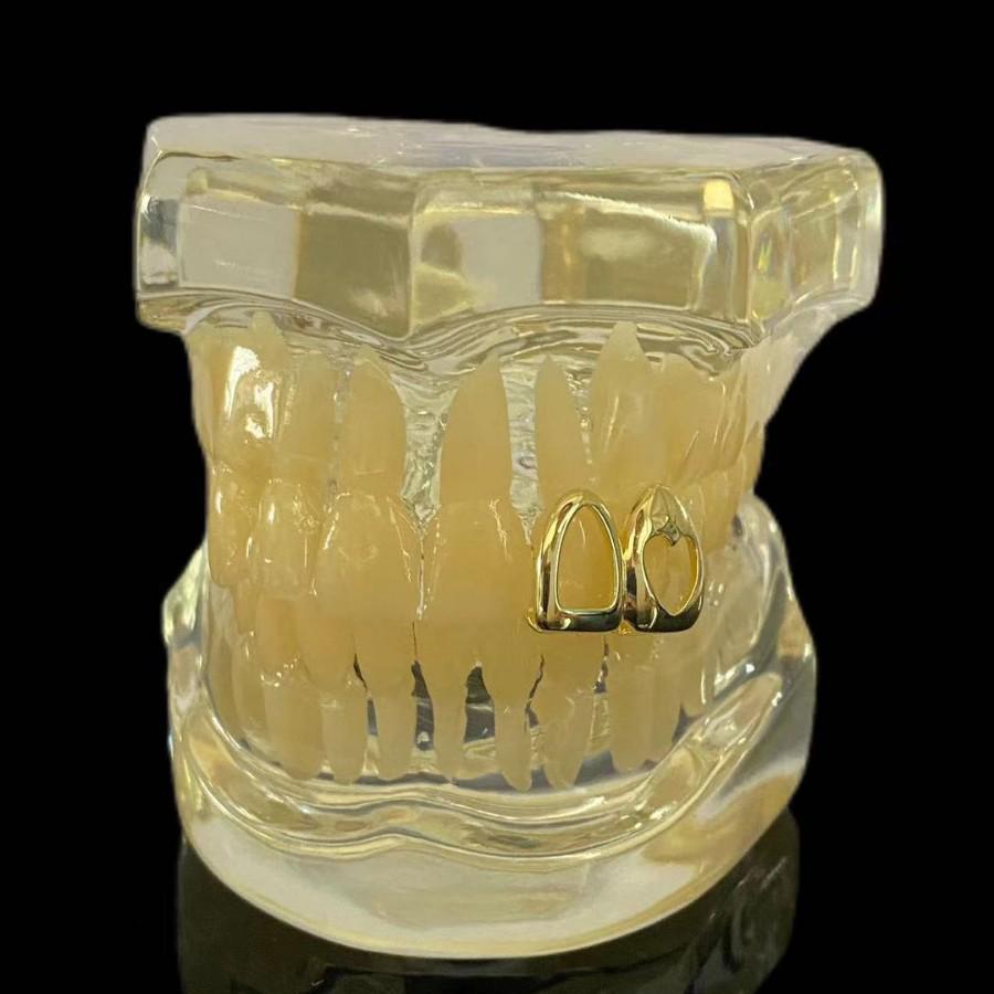 Europäisch-amerikanische Hip-Hop Herzförmige Gold-Grillz: Hohler, glatter, galvanisierter Zahnschmuck für Weihnachten