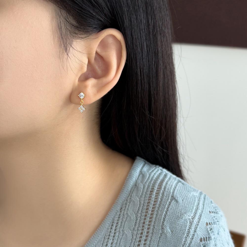 Cercei Stud din Argint Sterling S925 cu Patru Frunze: Stil rafinat, versatil, de lux ușor pentru femei