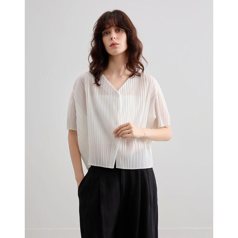 Demana Minimalist Pleated V-Neck Slim Fit Top L