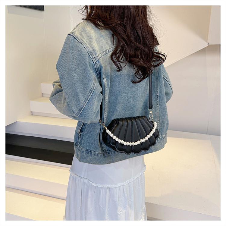 Women's Faux Leather Shell Shaped Shoulder Bag Fashion Pearl Chain Crossbody Mini Purse Trendy Small Handbag