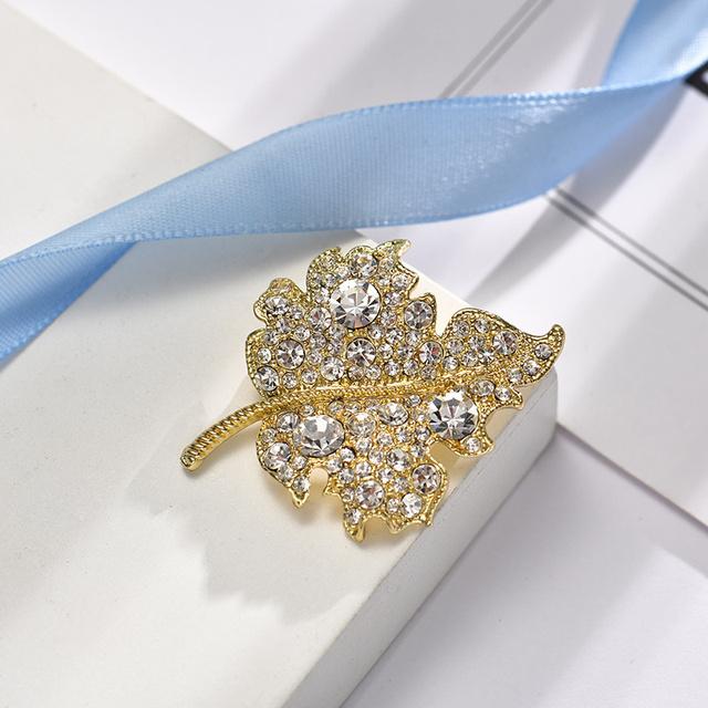 

Простая брошь в виде кленового листа, изысканный костюм со стразами, брошь в стиле «темперамент», модная мужская и женская брошь для воротника рубашки, пуговица для воротника