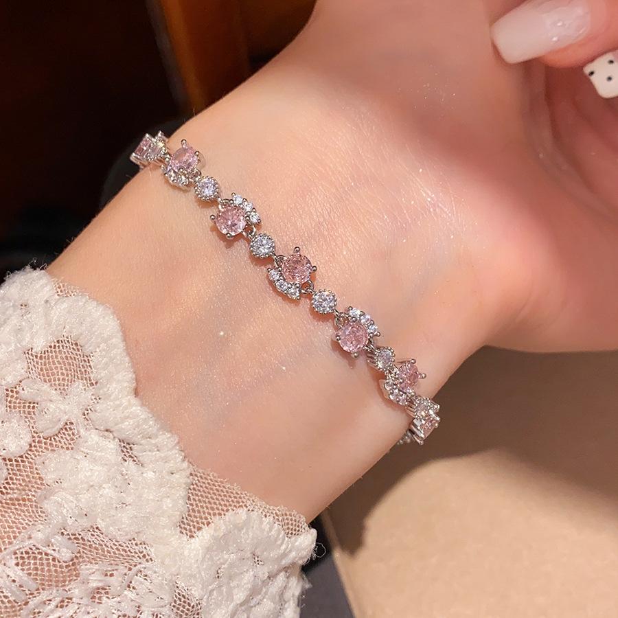 Cai Xing Lian Ying 18k Gold Plated Zircon Flower Bracelet - Simple, Fashionable, Versatile Jewelry.