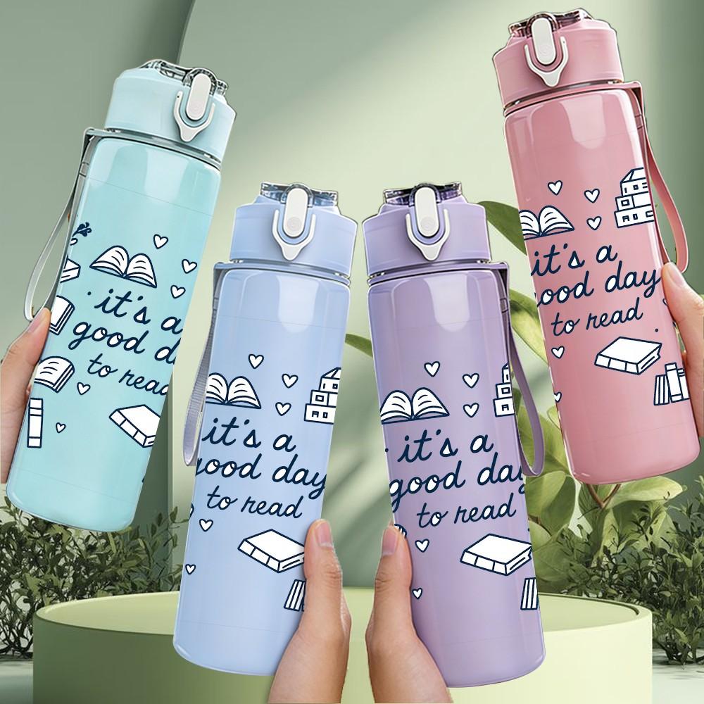 1PC Happy Travel Camping Quote Print 750ml Color Plastic Sports Water Bottle Leakproof Flip Straw Lid Suitable for Sports Office Home Use