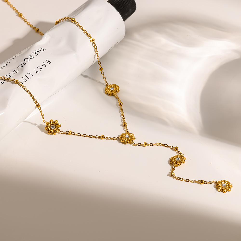 European and American Retro Diamond-encrusted Flower Fringed Pendant Y-chain Plated 18K Gold Stainless Steel Waterproof Necklace Accessories Women