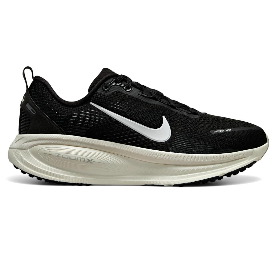 

Sneaker Nike Vomero 18 Black Coconut Milk Light Iron Ore Summit White (Women s)(HM6804-005) 38