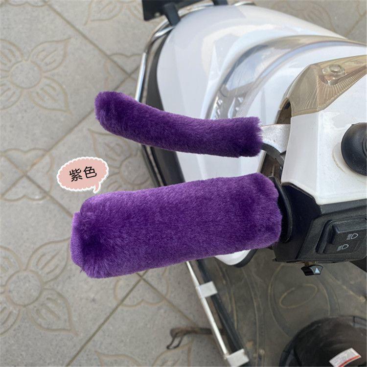 

Зимний чехол на руль электромобиля и велосипеда – универсальная мягкая, теплая защита для трехколесных мотоциклов и велосипедов. Set: 2 Handlebar Covers, 2 Brake Covers