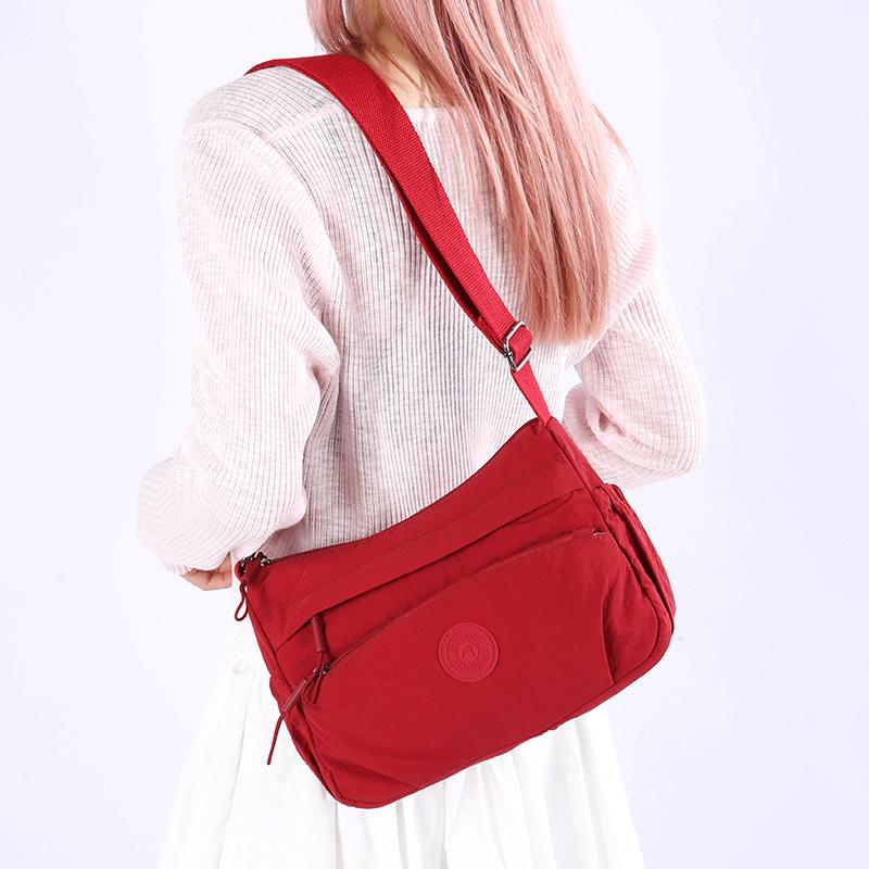 Lightweight Crossbody Bag Women's Multi-compartment Shoulder Bag Commuter Bag For Middle-aged Mothers