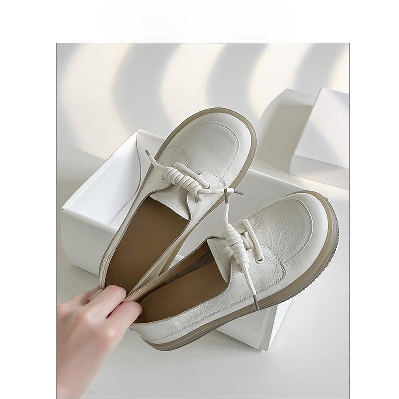 

Женщина, носящая пару туфель на мягкой подошве и с мягким верхом, плоские, дышащие и универсальные повседневные туфли 40 бежевый