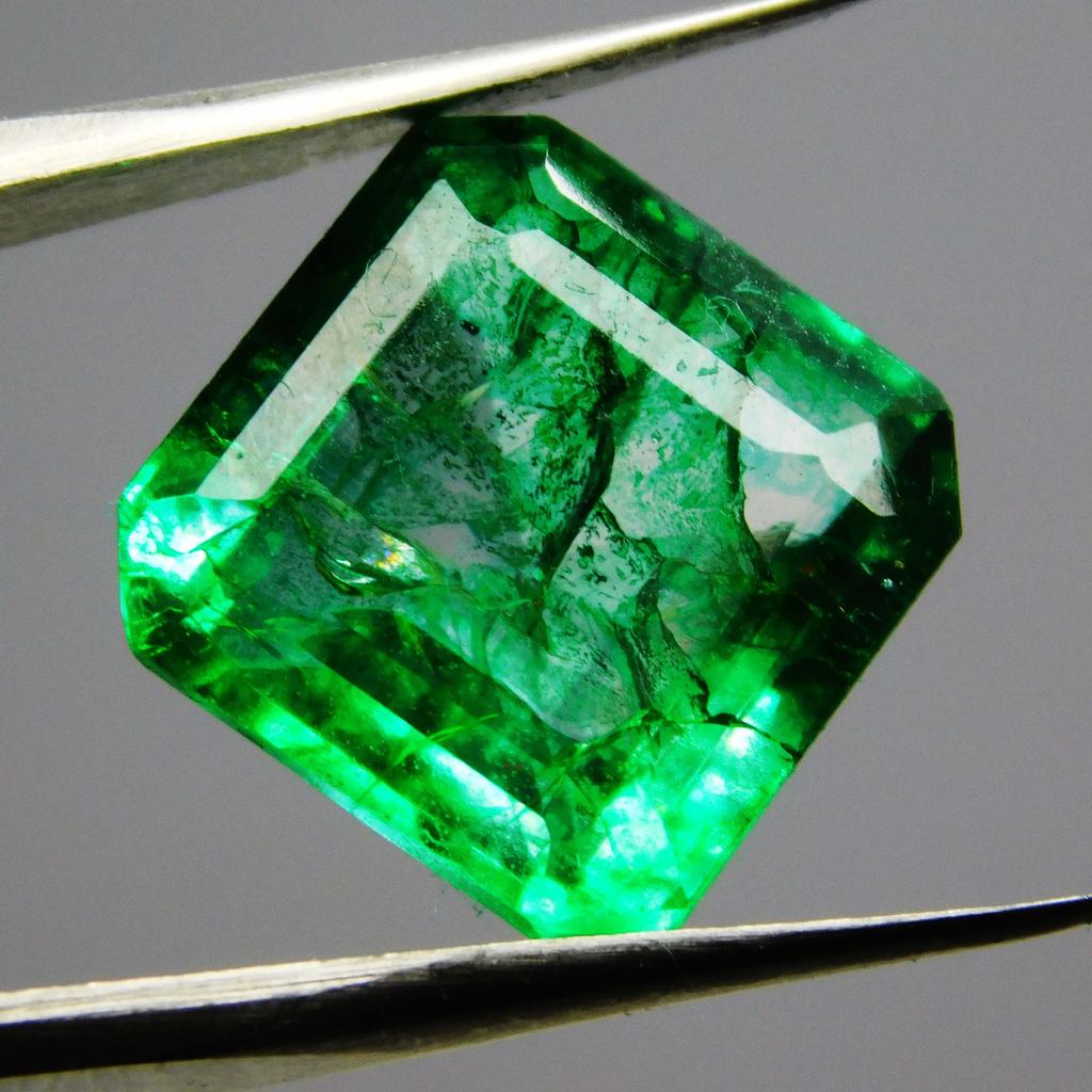 Natural Green Emerald Loose Gemstone 9 Ct Square Cut for Jewelry Making and Gem Collections
