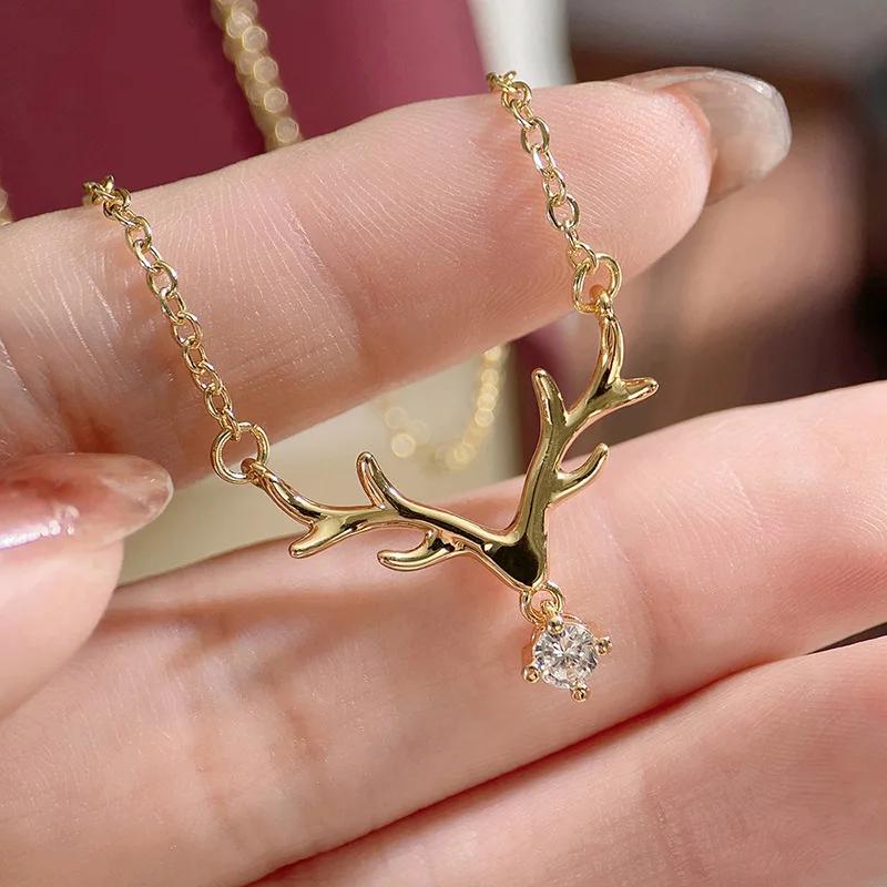 European And American Deer Antlers Christmas Wind Necklace With Four Claws Forward Zircon Christmas Elegant Pendant