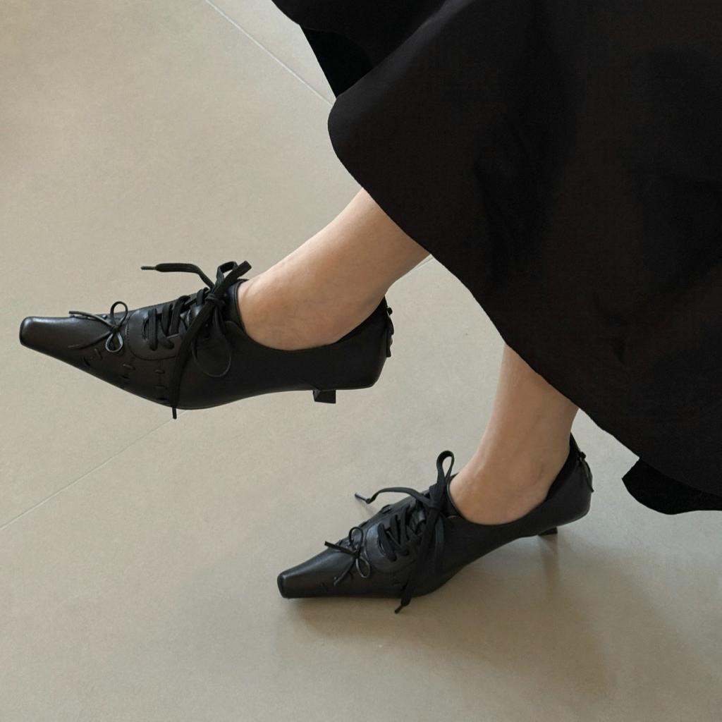 Fashion A New Spring Collection Of Retro Pointed-Toe Gothic Lace-Up Leather Shoes For Women With A Niche Design And Slender Heels