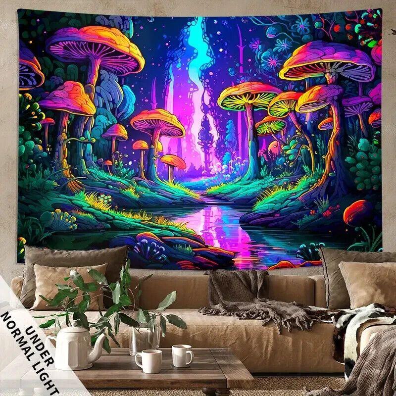 Glow-in-the-dark mushroom tapestry 75x100 чёрный
