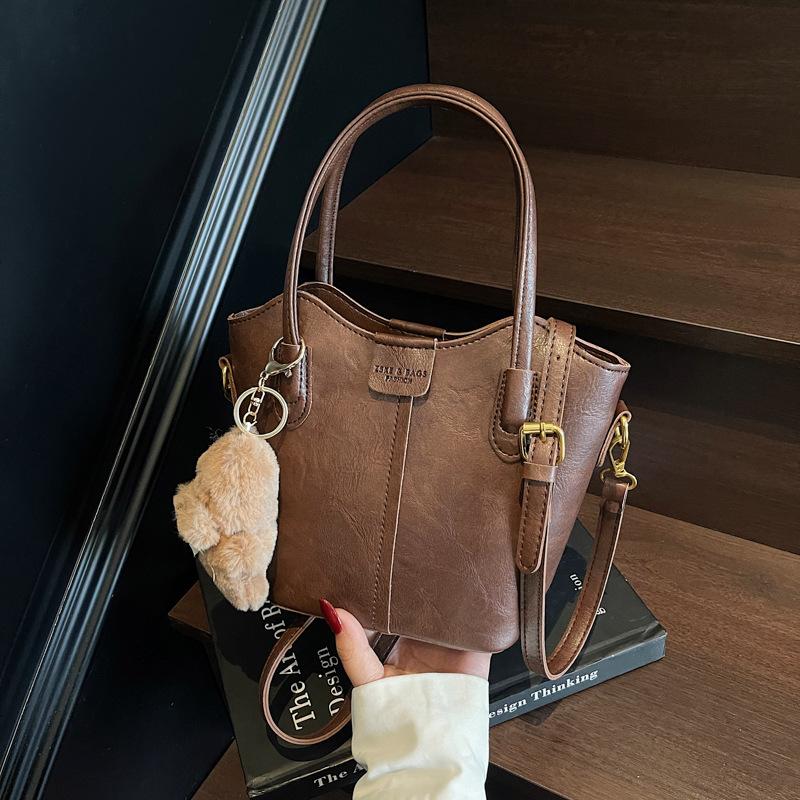 Hand bag women's 2025 new trendy high-end sense exquisite super fire commuter shoulder bag crossbody portable bucket bag