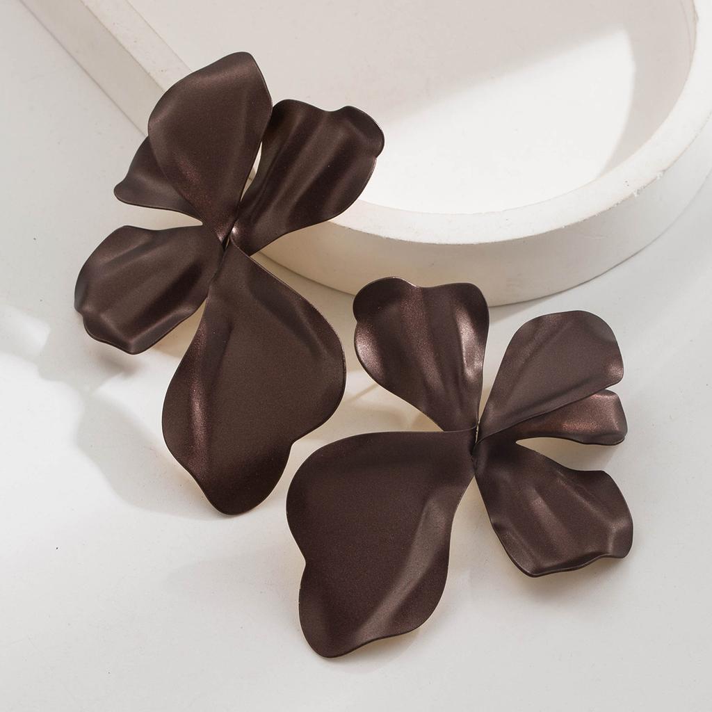 Simple Retro Baroque Style Spray Paint Petal Earrings High-end Versatile Party Ball Earrings
