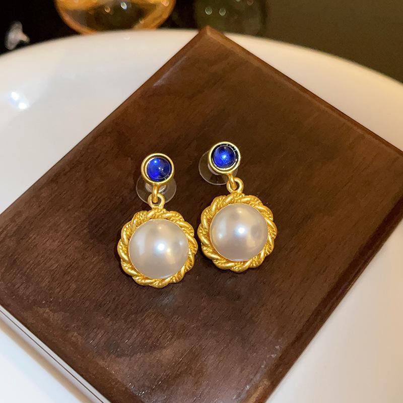 Medieval Vintage Silver Needle Earrings, Temperament Light Luxury Court Style Pearl Earrings Versatile High-end Retro Earrings